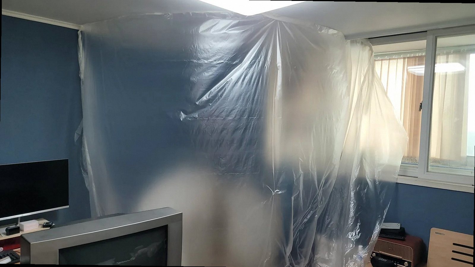 동래구 누수탐지 아랫집 베란다 천장 누수 피해와 수분 측정 현장
